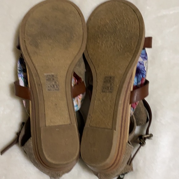 EUC Blowfish Sandals - Picture 5 of 5